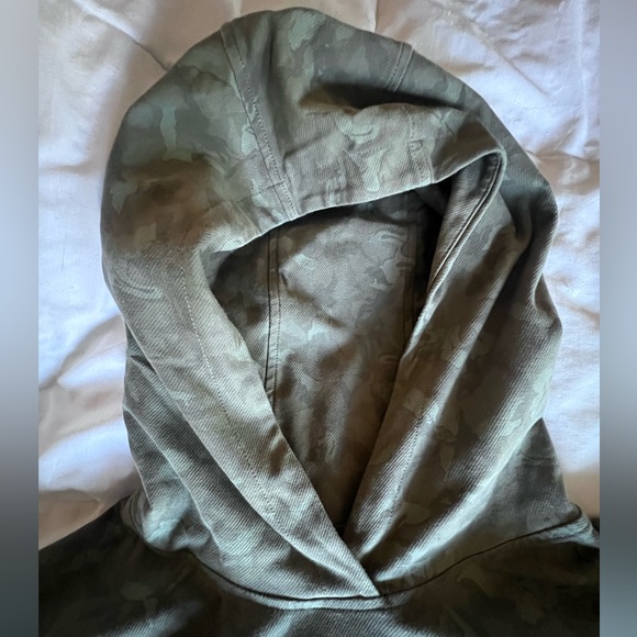 Athleta Green Camouflage Crop Hoodie - Picture 2 of 7